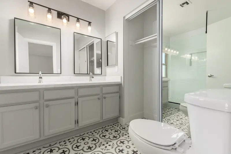 Renovated bathroom on 18th Street in Phoenix after purchase by Highest Cash Offer