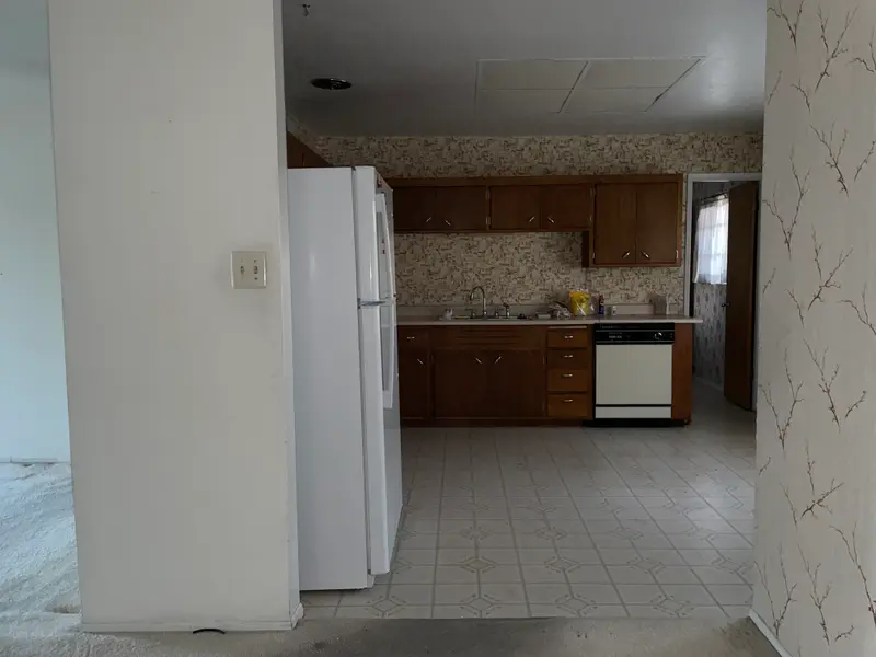 Outdated kitchen in Scottsdale home before cash purchase by Highest Cash Offer