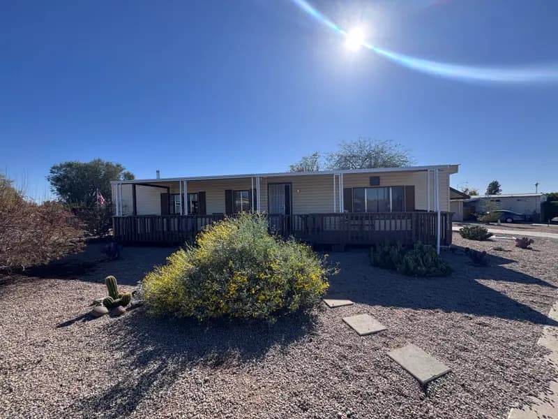 Mobile home on 66th Avenue in Glendale before cash purchase by Highest Cash Offer